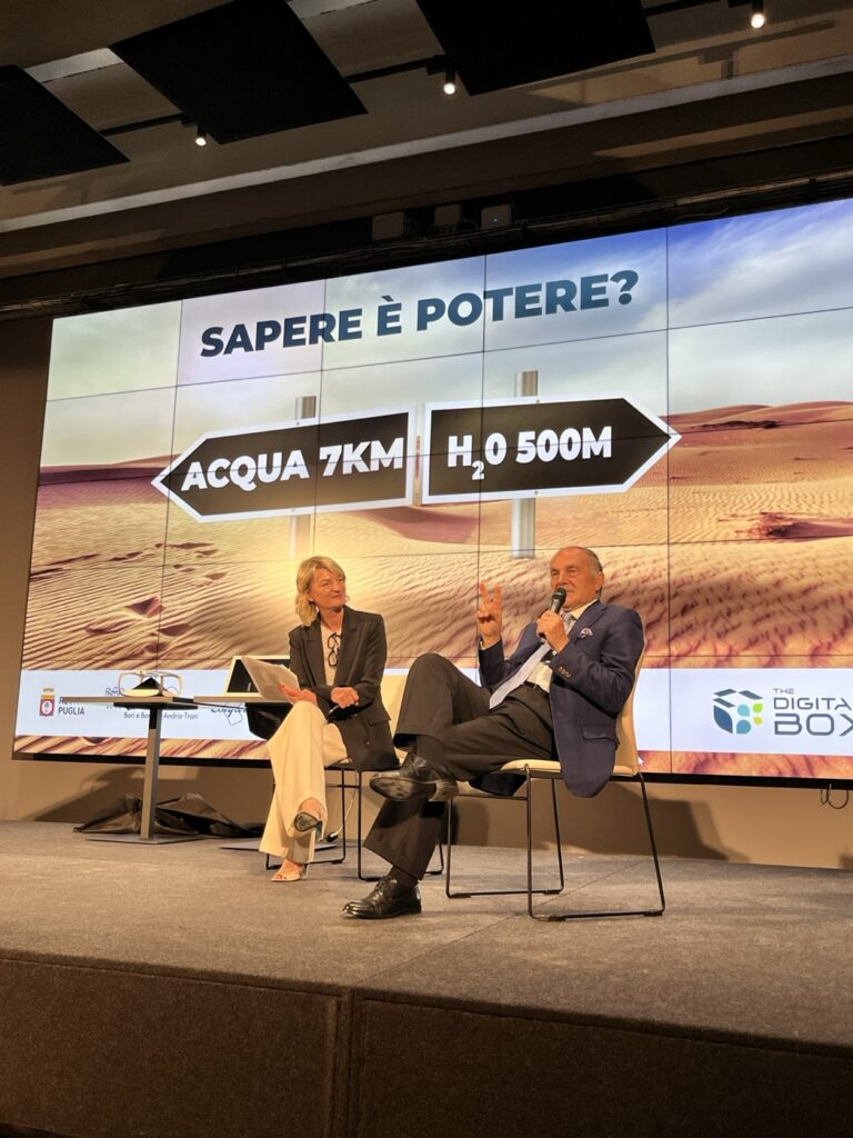 Marco Landi ed Eleonora Chioda sul palco del Digital Innovation Day di Gravina in Puglia