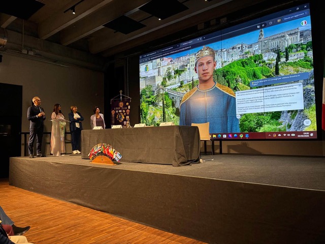 Presentazione di Federico II, l’assistente virtuale del Comune di Gravina in Puglia, al Vivaio Digitale MacNil